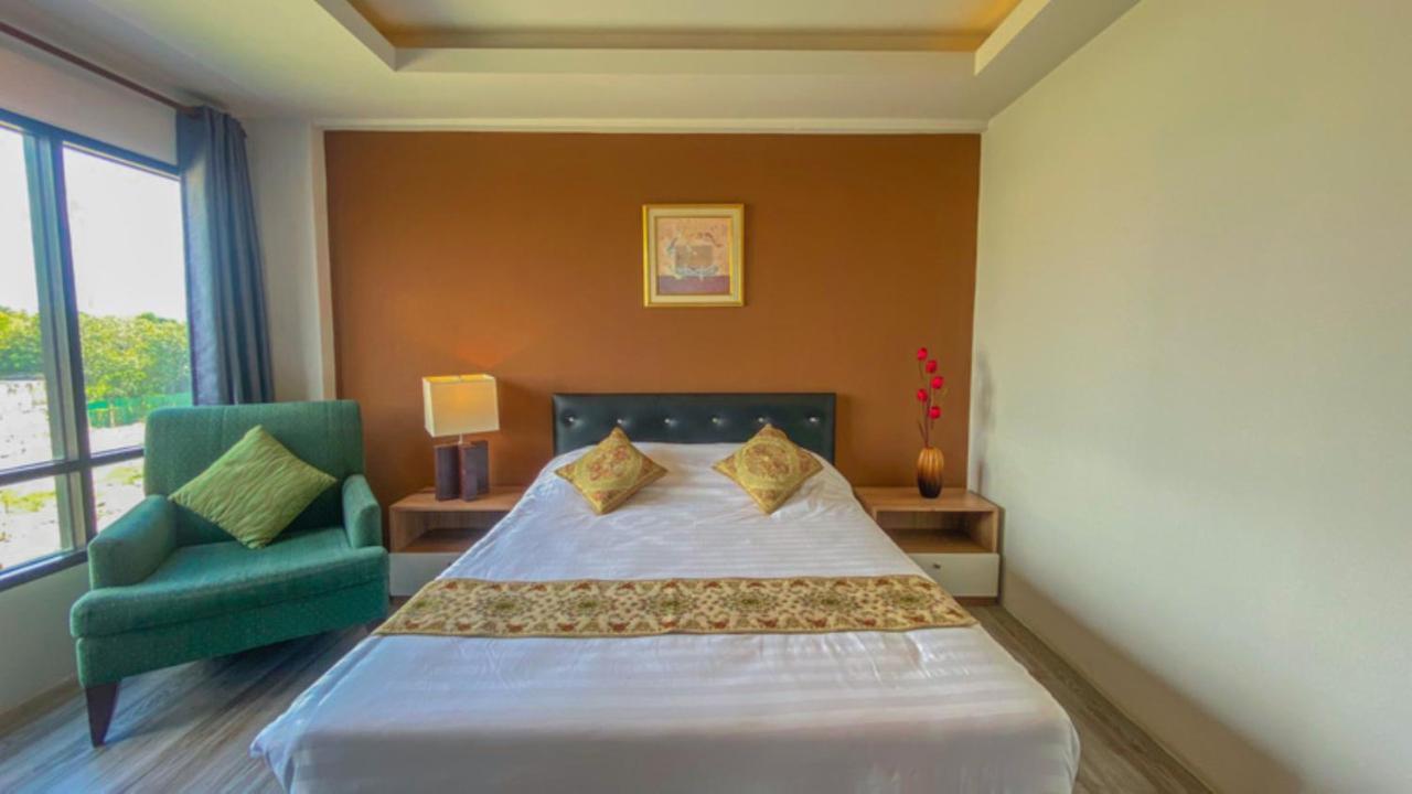 Plearnwan Deluxe Mansion Hotel Bangkok Exterior photo